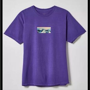 Urban Outfitters V1 Landscape Purple Relaxed Fit Men's Mountains Graphic Tee